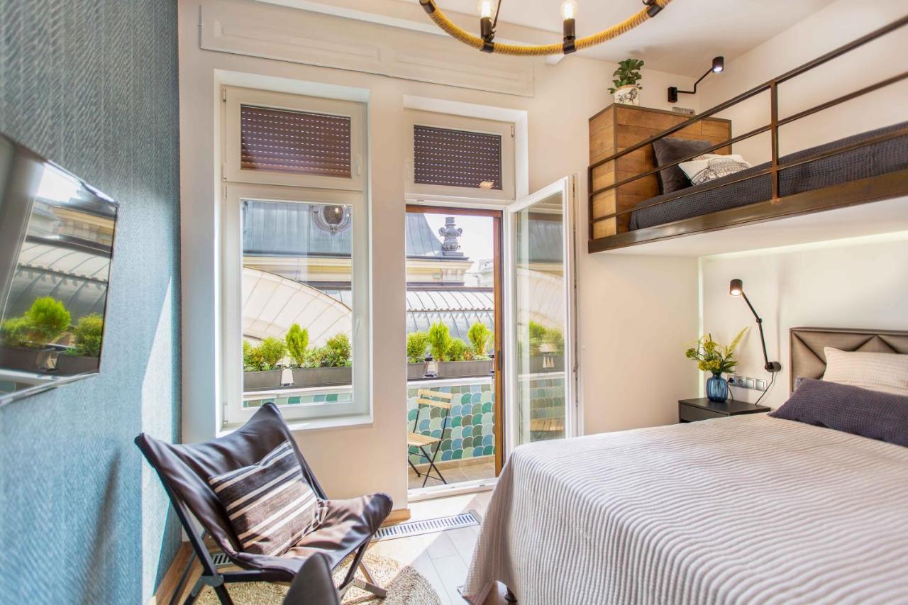 Premium Rooms By Hi5 - Style At The Comedy Theater Βουδαπέστη Εξωτερικό φωτογραφία