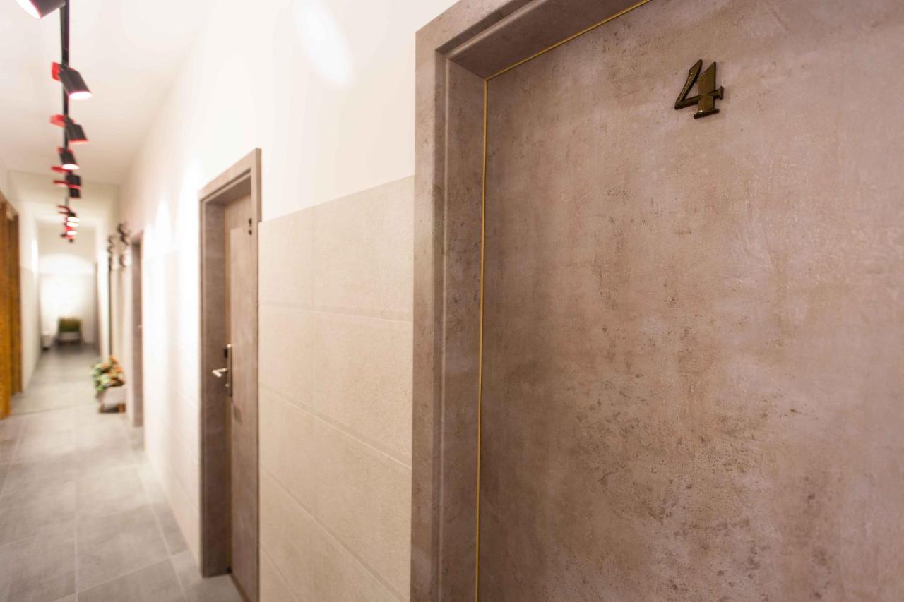 Premium Rooms By Hi5 - Style At The Comedy Theater Βουδαπέστη Εξωτερικό φωτογραφία