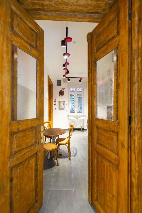 Premium Rooms By Hi5 - Style At The Comedy Theater Βουδαπέστη Εξωτερικό φωτογραφία