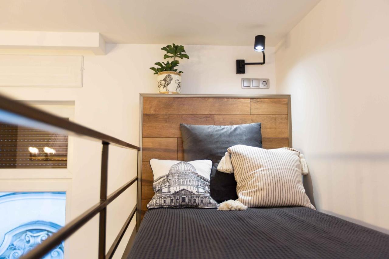 Premium Rooms By Hi5 - Style At The Comedy Theater Βουδαπέστη Εξωτερικό φωτογραφία